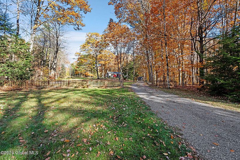 2nd image of 1901 Hermance Road