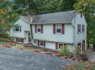 3 Hilltop Trl, Sparta, NJ 07871