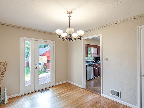 5th image of 341 Wisteria Dr