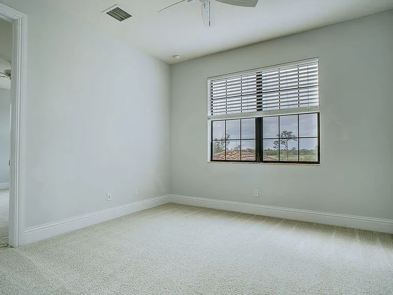 170 SE Calmo Cir — Photo 21
