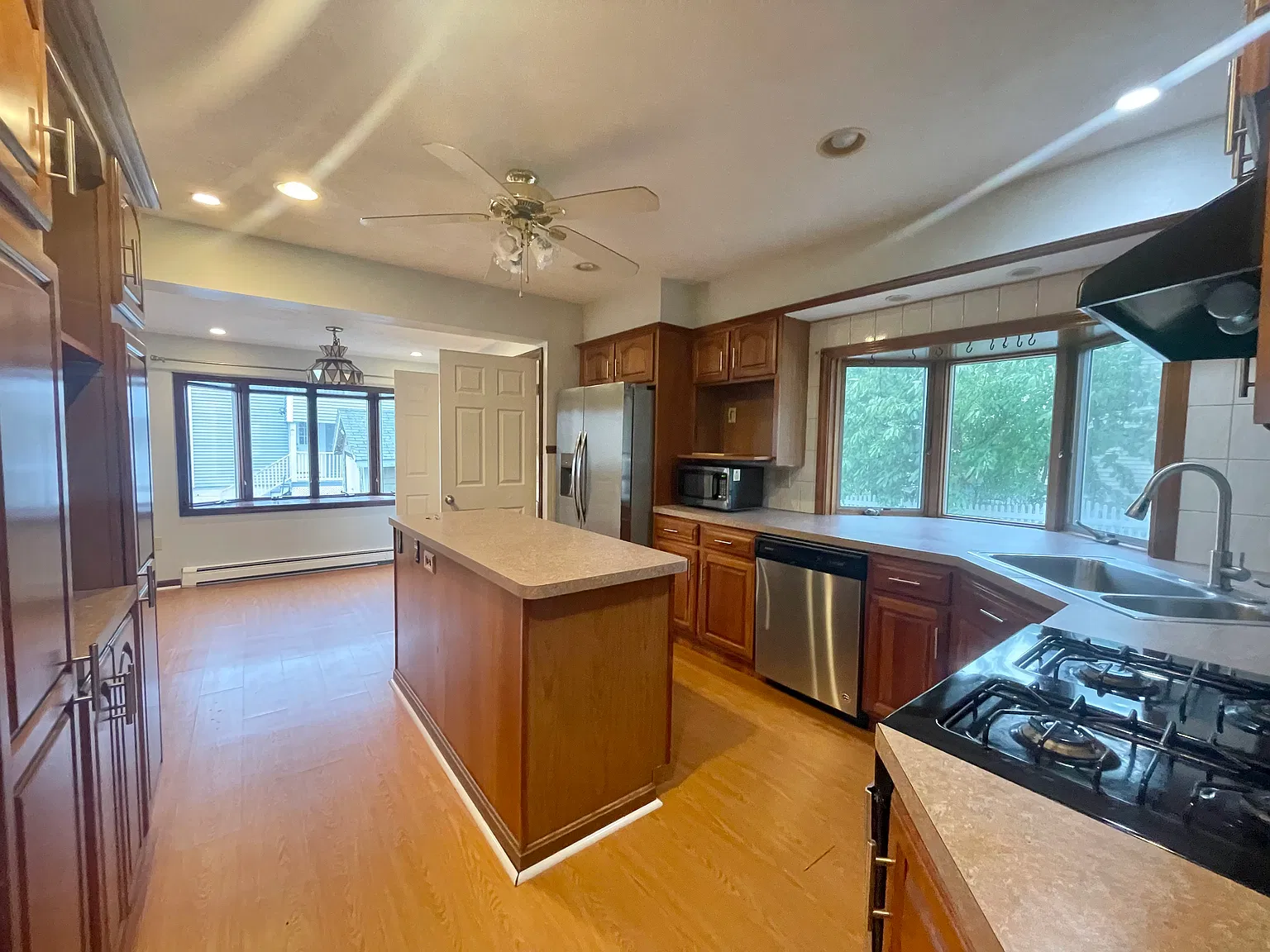 2 bed, 1200 sqft, $2,700 — Photo 2