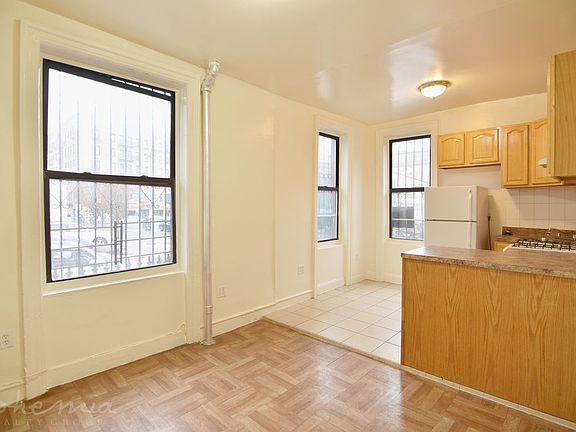 5th image of 15 Wadsworth Ave APT 1A