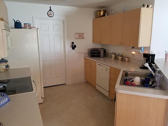 6731 Dulce Real Kitchen 2