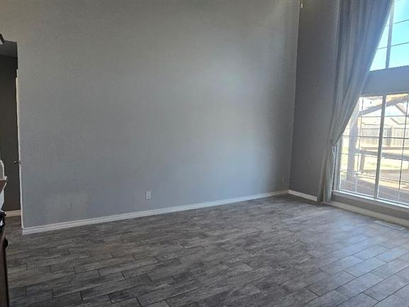 4th image of 2725 Brenton Dr