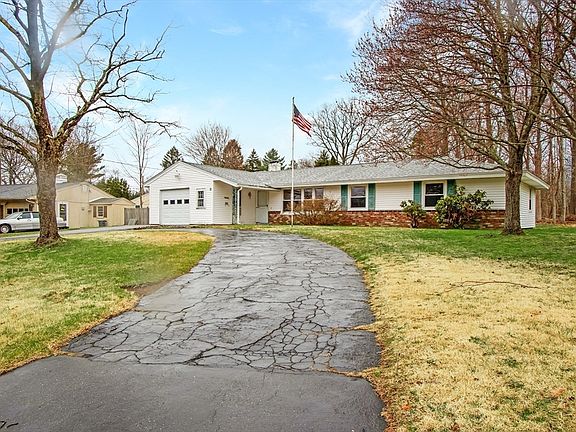 3rd image of 12 Dix Rd