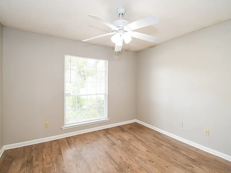 11105 Barbizon Cir E — Photo 3