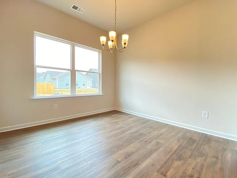 308 Sycamore Dr — Photo 5