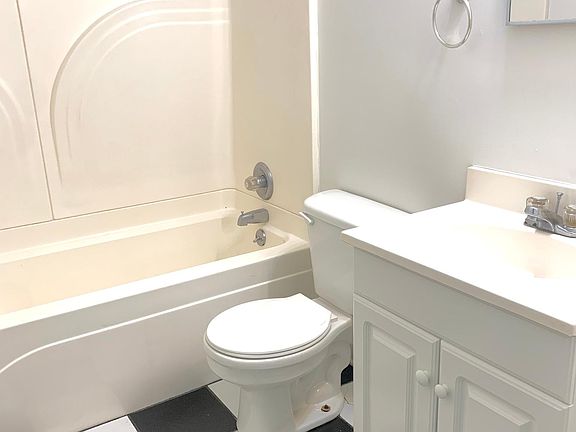 4th image of 607 Crittenden St