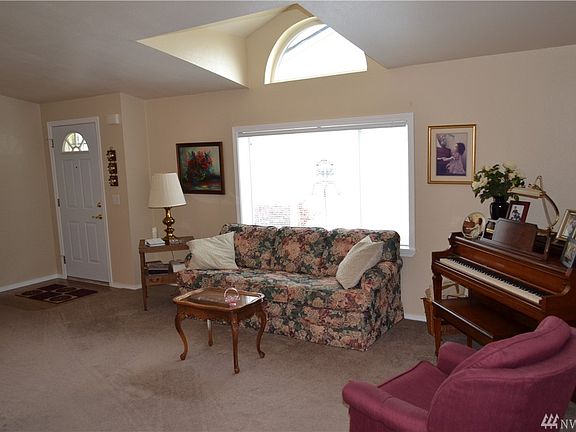 3rd image of 1918 Harrison Ave Unit 32