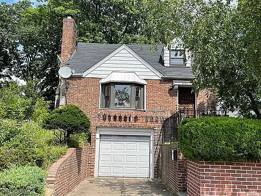 8153 Utopia Pkwy