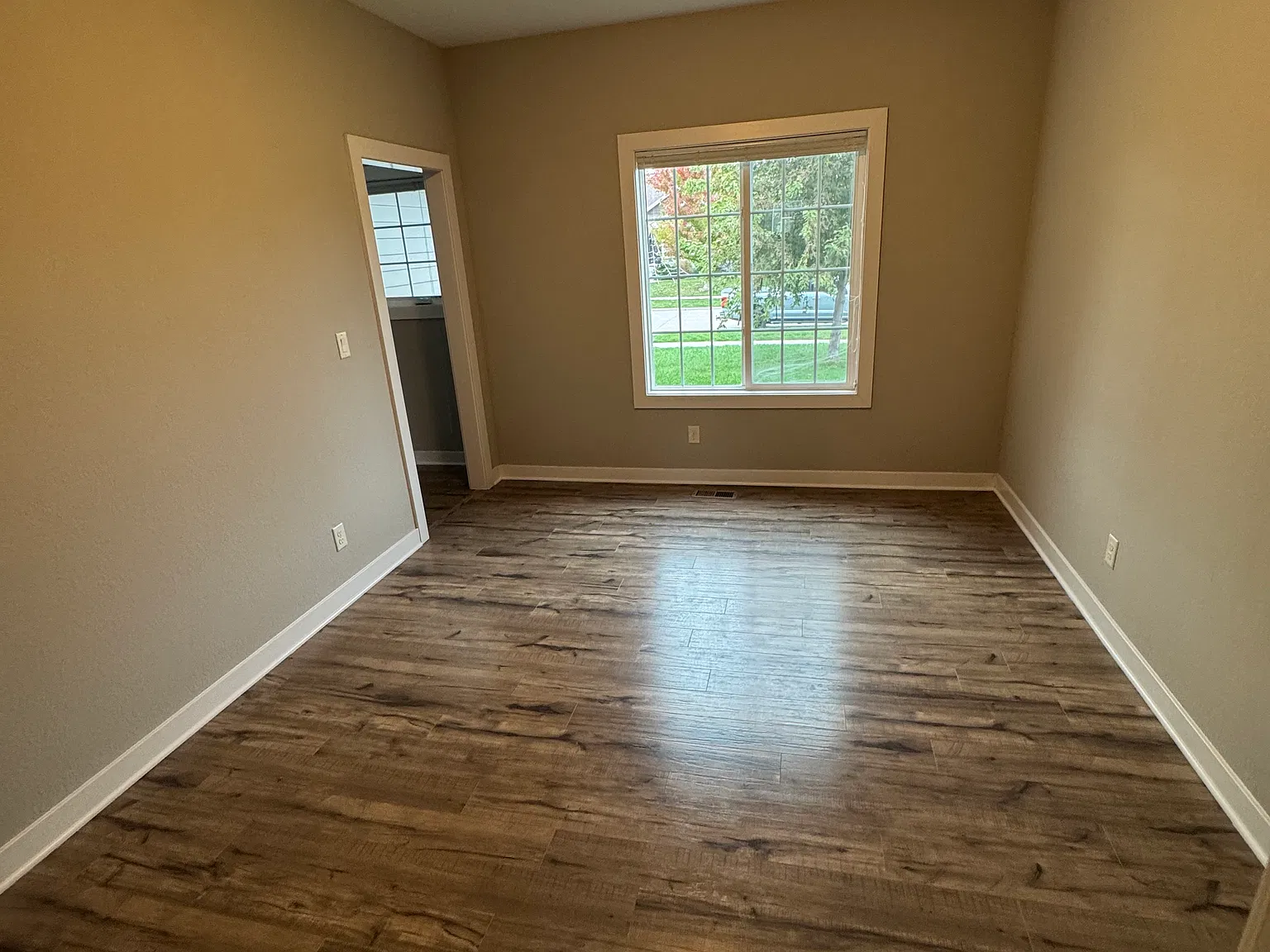 4 bed, 2.5 bath, 2102 sqft, $2,800 — Photo 4