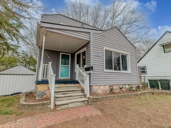 21611 Grand Lake St, Saint Clair Shores, MI 48080