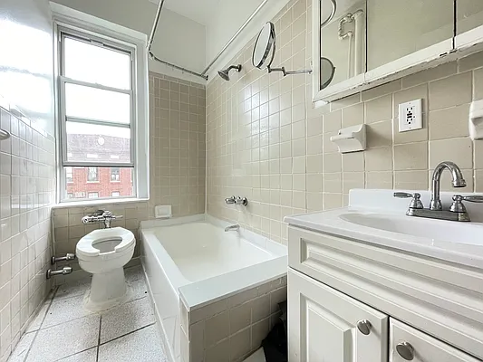 Rented by Nooklyn NYC LLC | media 7