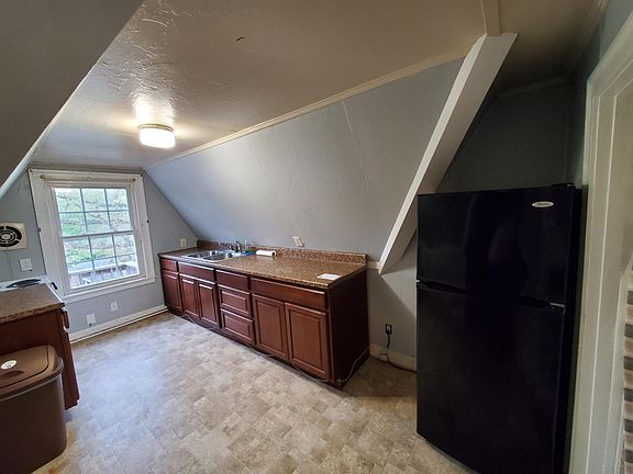 3rd image of 10376 Warwick Blvd #C