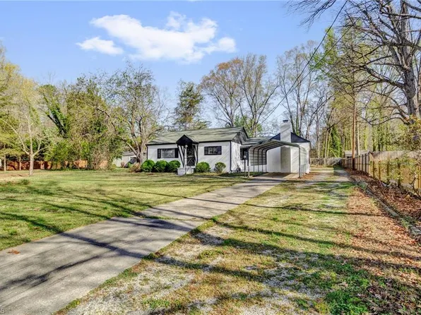 3920 Daye Dr, Greensboro, NC 27407