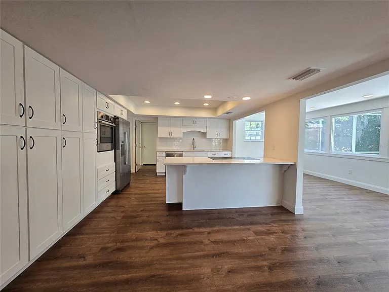 300 Cypress Creek Cir — Photo 6