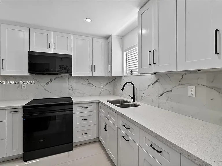 413 SW 5th Ave — Photo 2