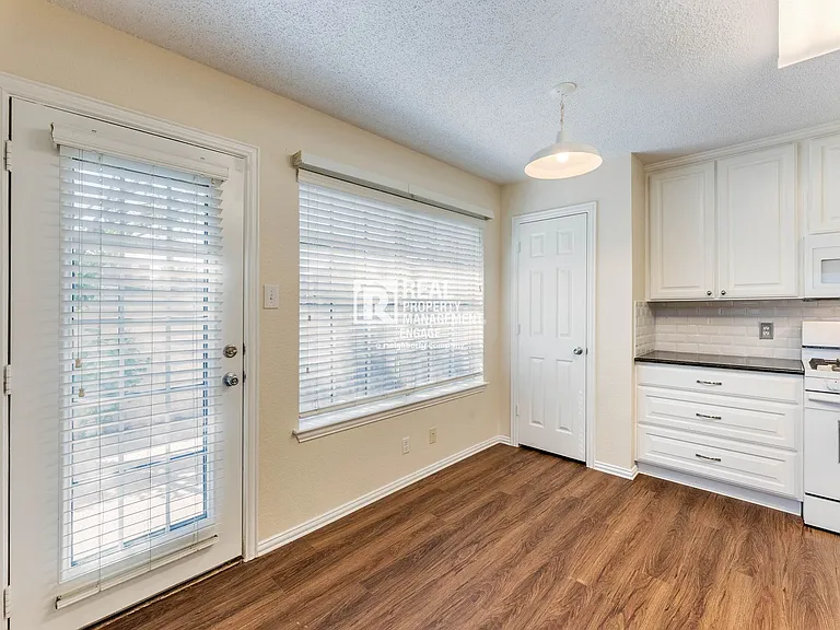 3929 Acorn Ln — Photo 18