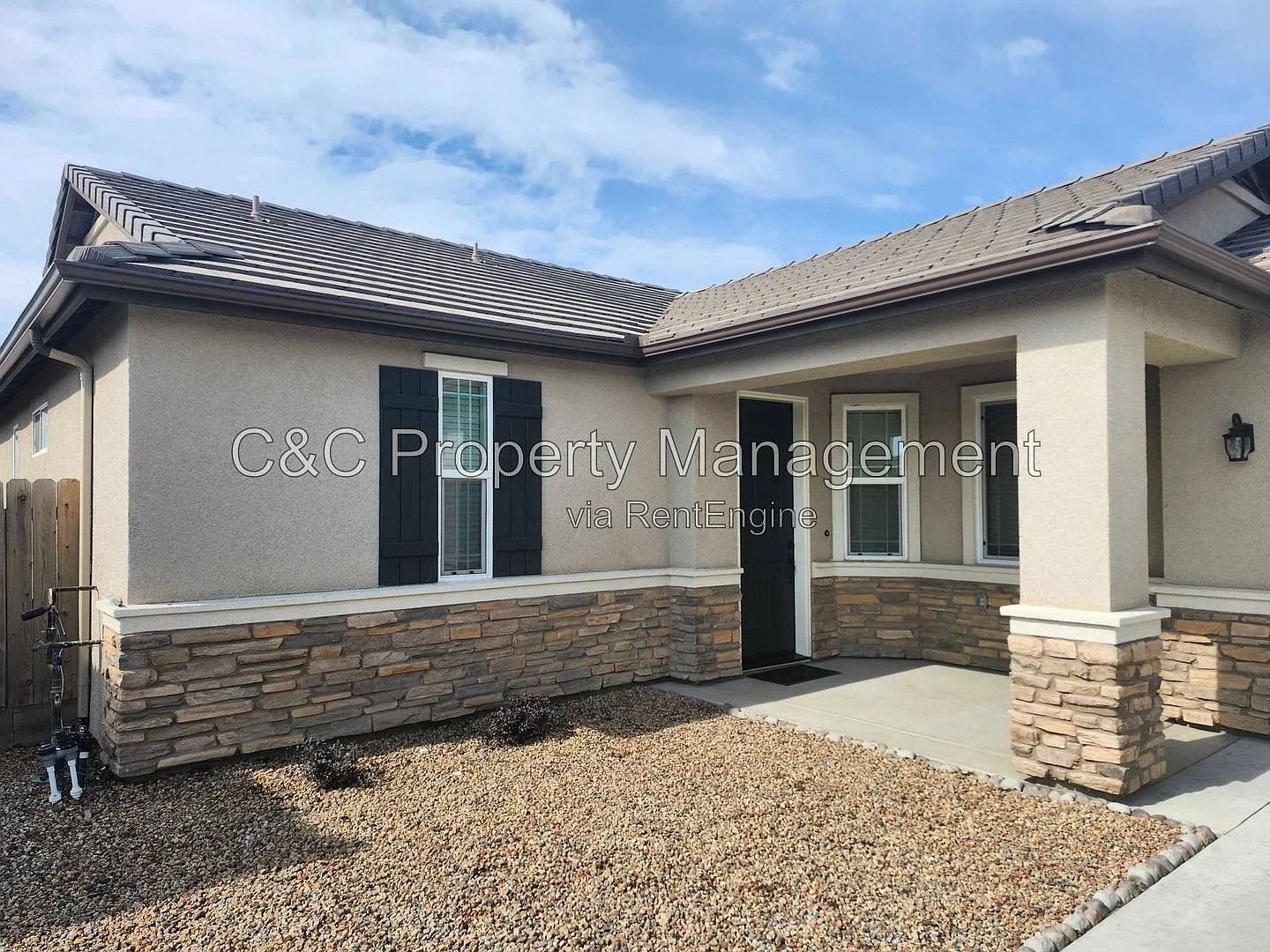 3 bed, 2.0 bath, 1426 sqft, $2,095 — Photo 2