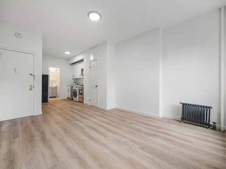 1586 1st Ave #3D — Photo 3