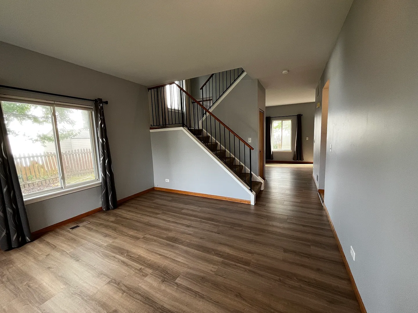 3 bed, 2.5 bath, 1502 sqft, $2,900 — Photo 2
