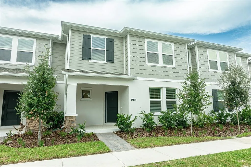 3 bed, 2.5 bath, 1823 sqft, $2,200 — Photo 1