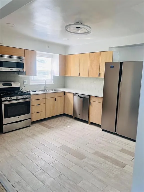 4 bed, 1.0 bath, 2277 sqft, $4,100 — Photo 1