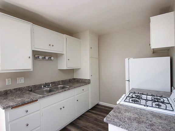 3rd image of 717 Santa Barbara St APT 4