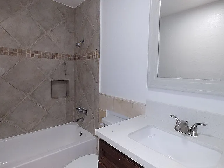 Five Star Suites — Photo 120