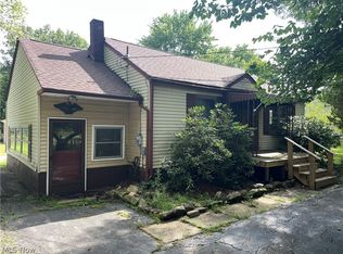 744 Carson Salt Springs Rd, Mineral Ridge, OH 44440