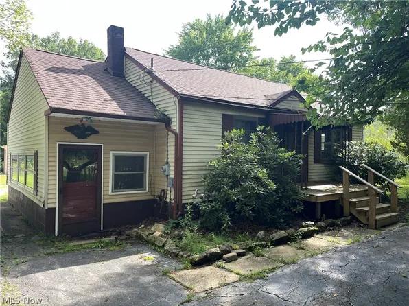 744 Carson Salt Springs Rd, Mineral Ridge, OH 44440