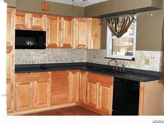 2nd image of 3920 Evelyn Dr