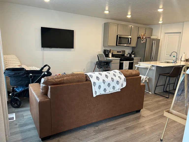 W Cordero Dr — Photo 2