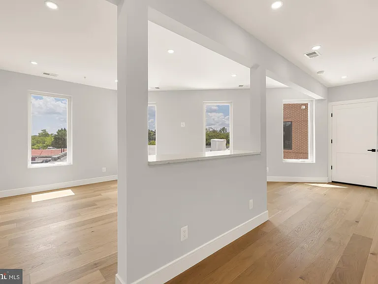 3215 Mount Pleasant St NW #201 — Photo 9