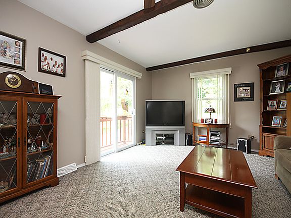 3rd image of 3S471 Park Blvd