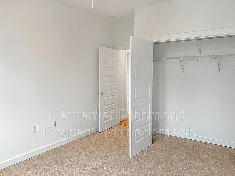 114 W 12th St #B — Photo 15