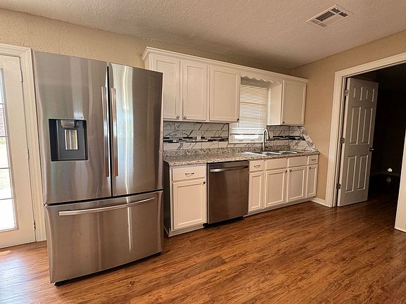 5th image of 3432 NW Lincoln Ave