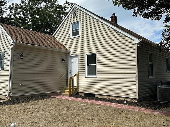 4th image of 822 White Oak Rd
