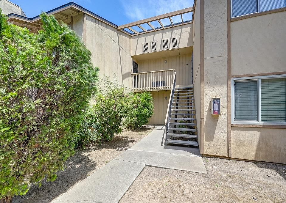 1st image of 328 Northbank Ct APT 25
