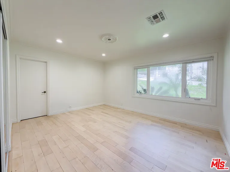 1094 Garden Ln — Photo 14