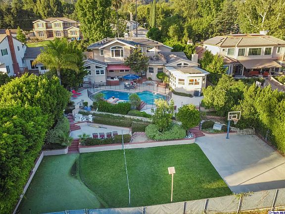 2nd image of 1116 Lavender Ln