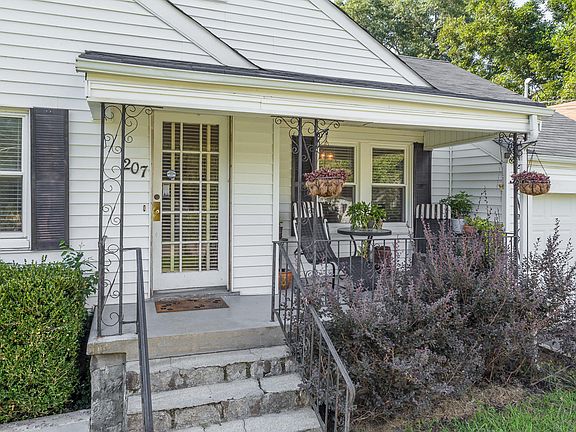 3rd image of 207 N Howell Ave #4