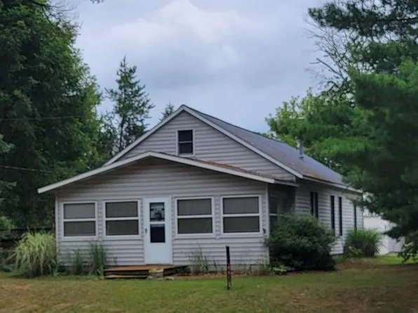 8 E Barton St, Newaygo, MI 49337