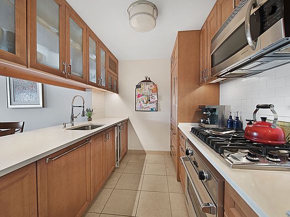 3rd image of 205 E 85th St APT 14F