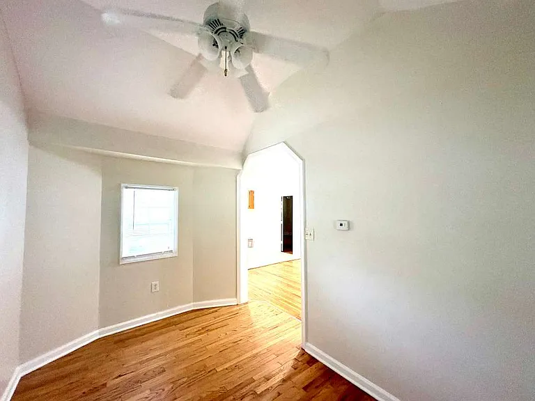 1346 Westmont Rd SW — Photo 4