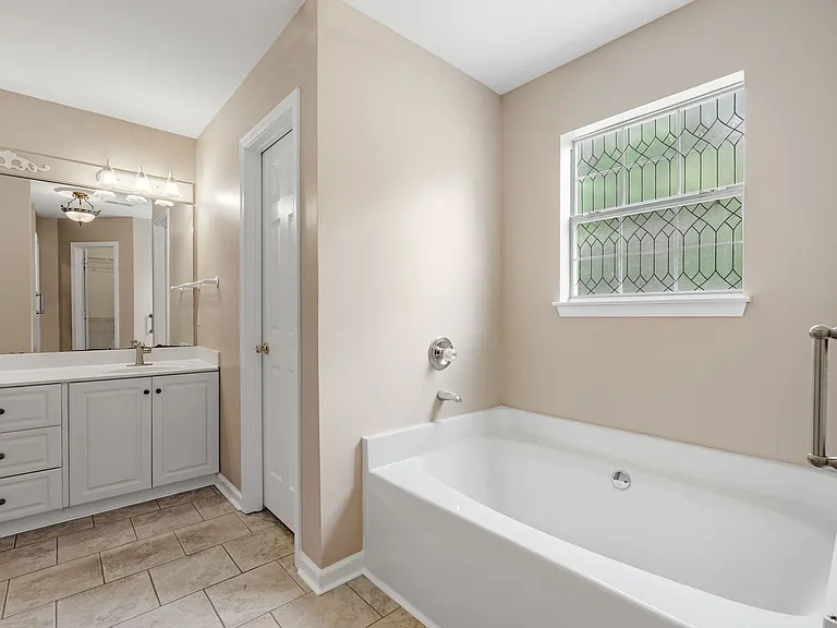 124 Cornelson Dr — Photo 22