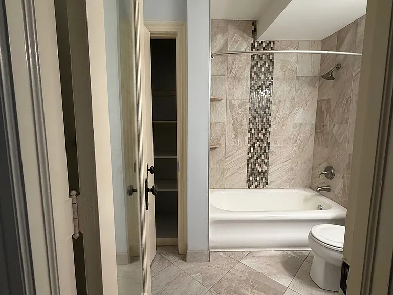 15 E Kirby St #228 — Photo 17