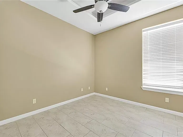 2212 N Mojave — Photo 2