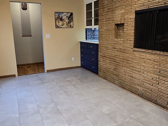 Gas fireplace and convenient nook