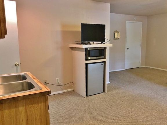 3rd image of 119 Whispering Pine Way APT B